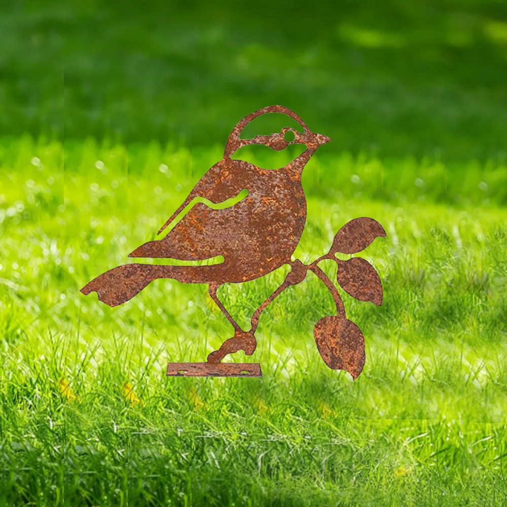 Стальной силуэт Rusty Patina с черной крышкой Chickadee — подарок природы для садового