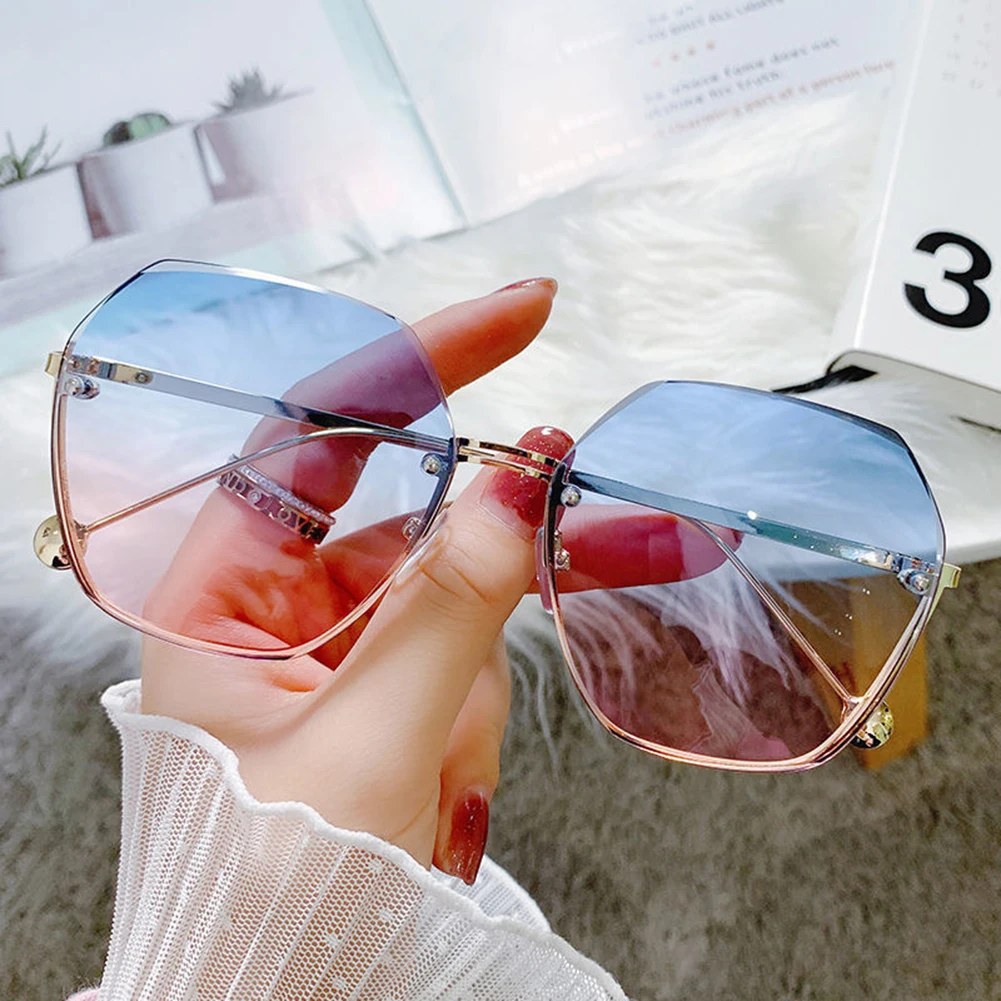 

2022 Luxury Round Gradient Sunglasses Women Square Cut-Edge Sunglasses Gradient Metal Curved Temples Eyewear Clear Lens Glasses