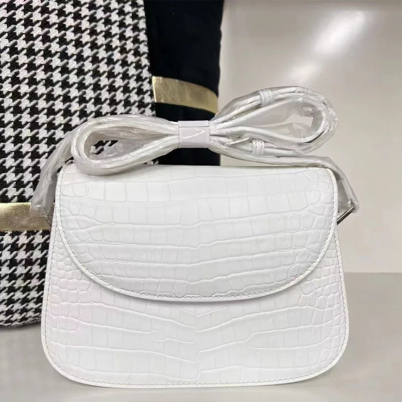 Рисунок 5 - Женская сумка из натуральной крокодиловой кожи