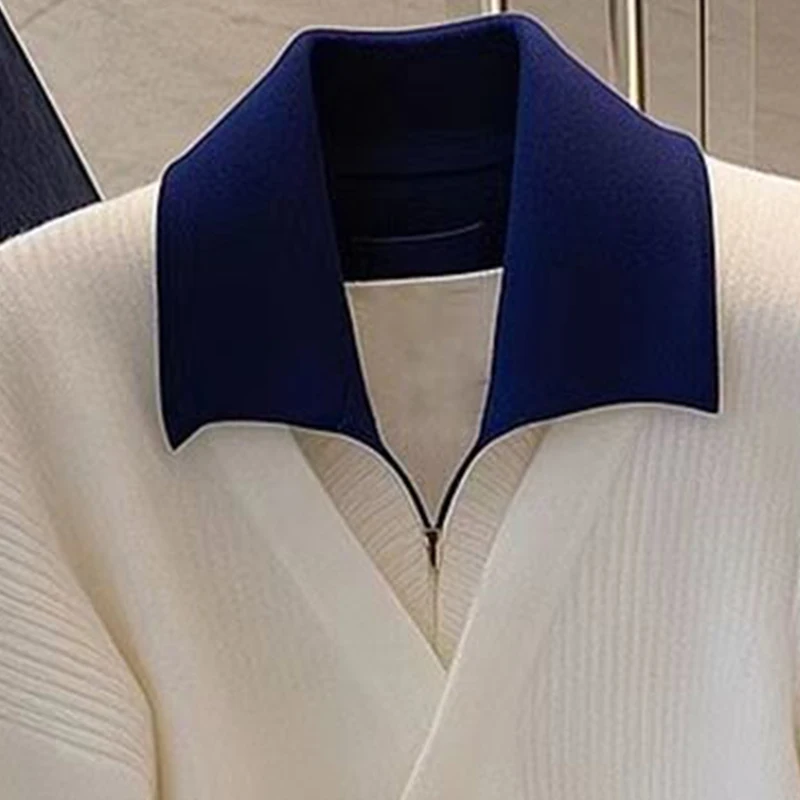 Женский однотонный свитер