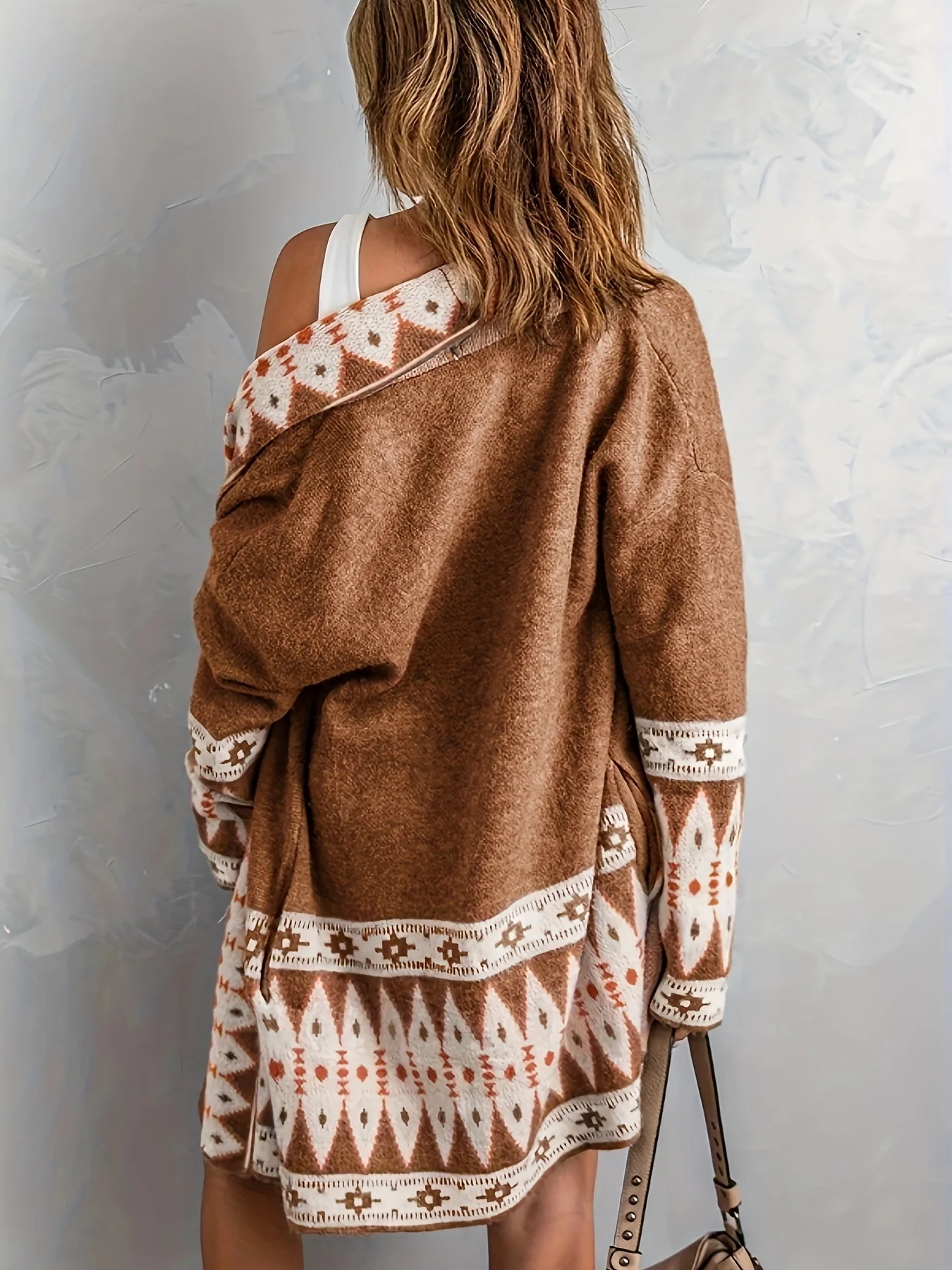 Женский кардиган-свитер с геометрическим принтом