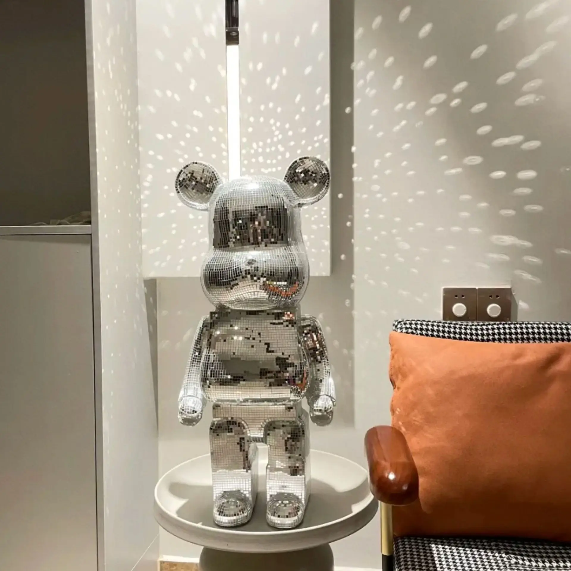 

Градиентная статуя медведя из смолы 50/80 см