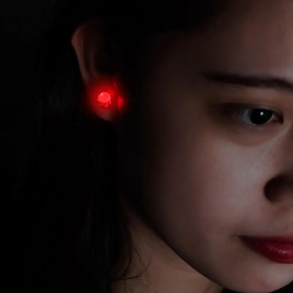 1 шт. серьги-гвоздики со светодиодной подсветкой