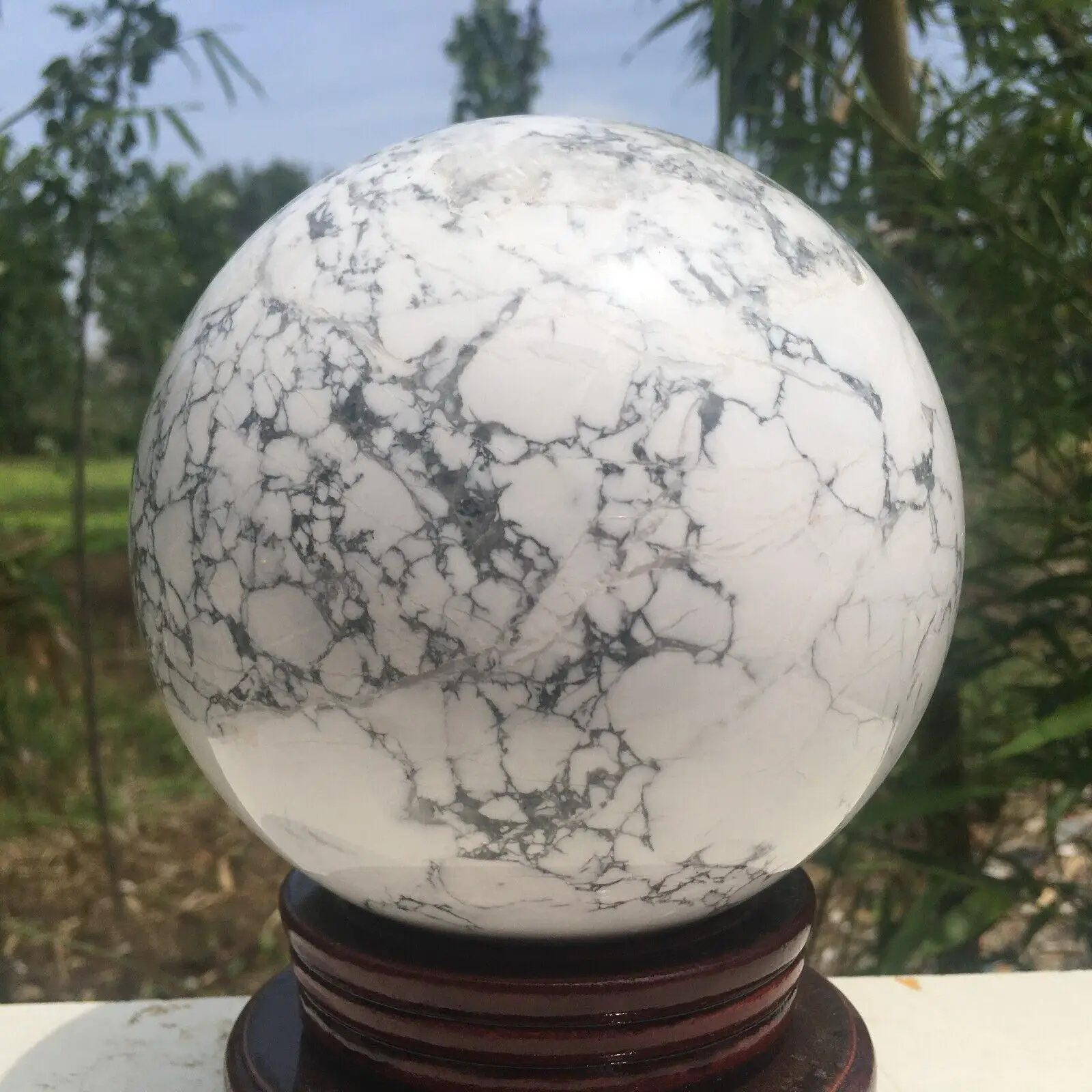 Натуральная сферическая лампа Howlite