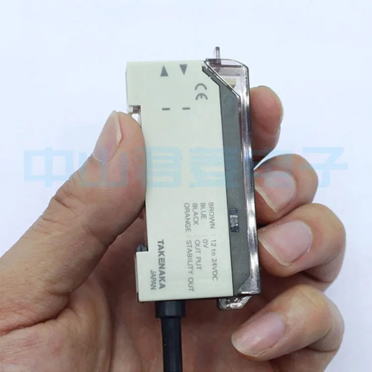 

TAKEX Takenaka F71RHPN Fiber Amplifier F71RHPN Fiber Optic Sensor Spot Original Warranty 1 Year