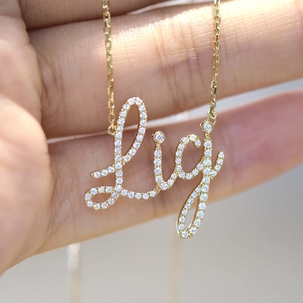 Рисунок 3 - Цепочка с кулоном из муассанита