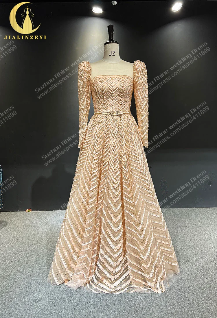 Рисунок 2 - Женское платье с длинным рукавом