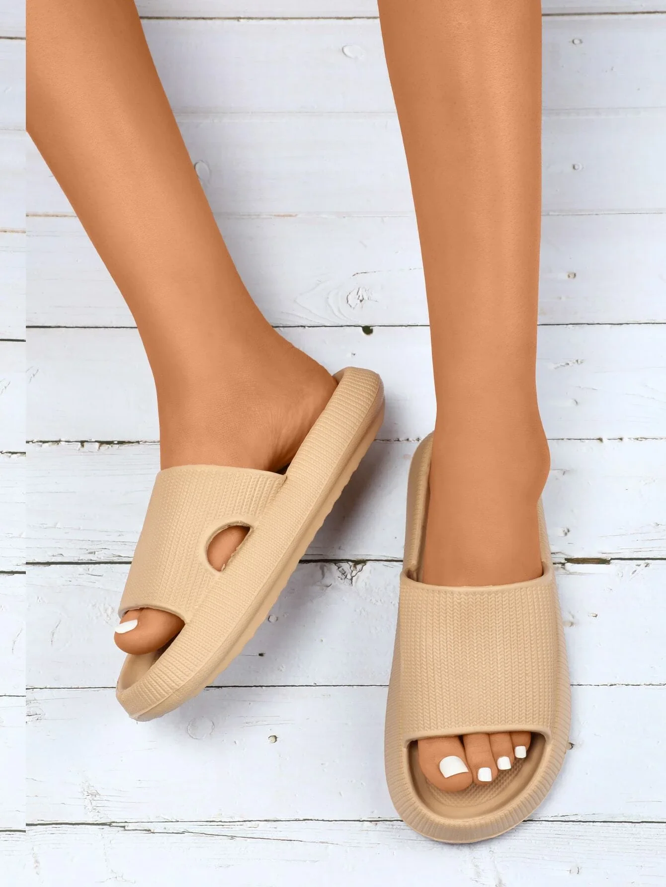 

Minimalist Hollow Out Slides