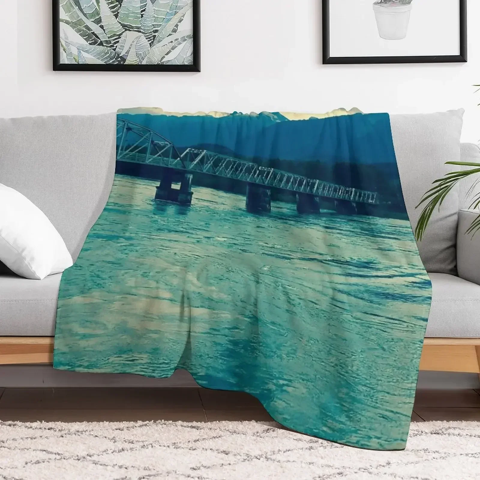 Поезд Бридж в Revelstoke Канаде. Одеяло Свободные фланелевые клетчатые одеяла