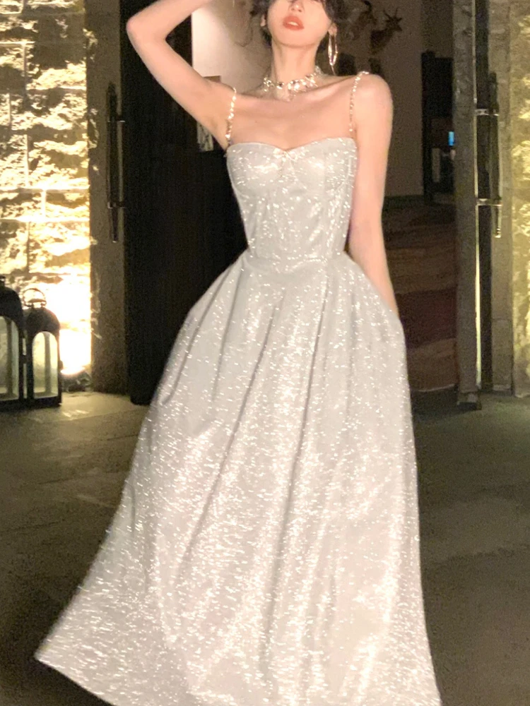 Женское вечернее платье на бретелях-спагетти без рукавов