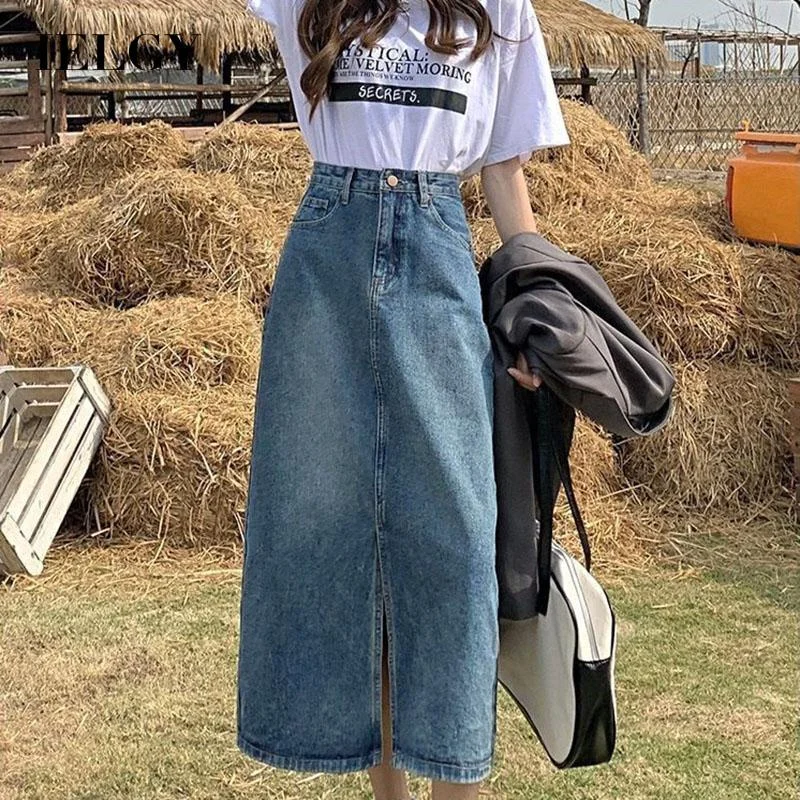 

Женская джинсовая юбка с высокой талией