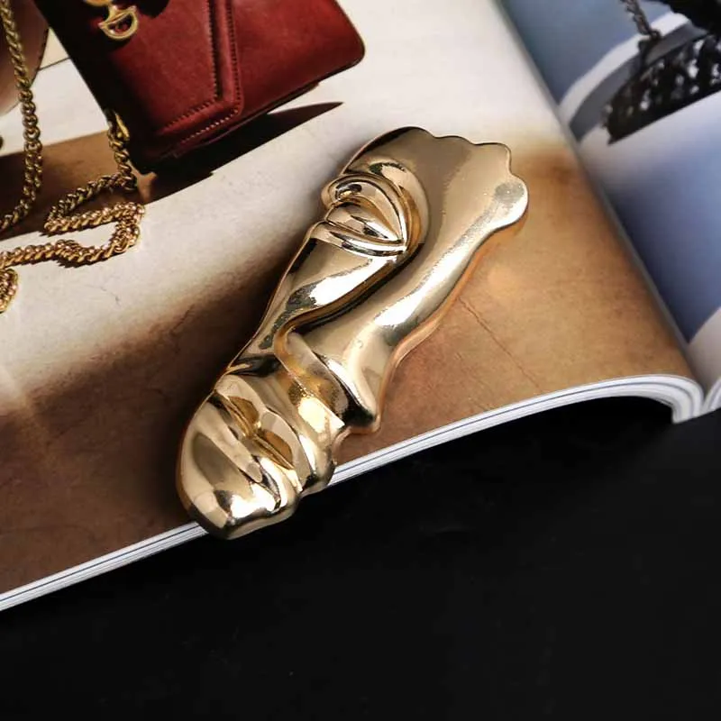 Женская брошь в стиле ретро с жемчугом