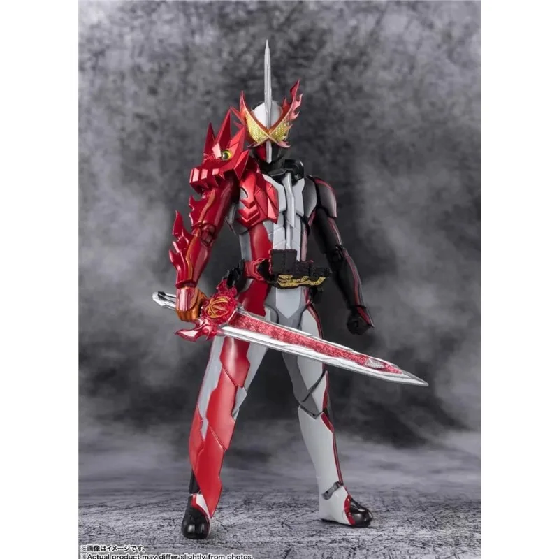 Фото В наличии: Bandai S.H.Figuarts Kamen Rider Saber Brave Dragon Reiwa, подвижная фигурка, коллекционная модель, официальный продукт. №2