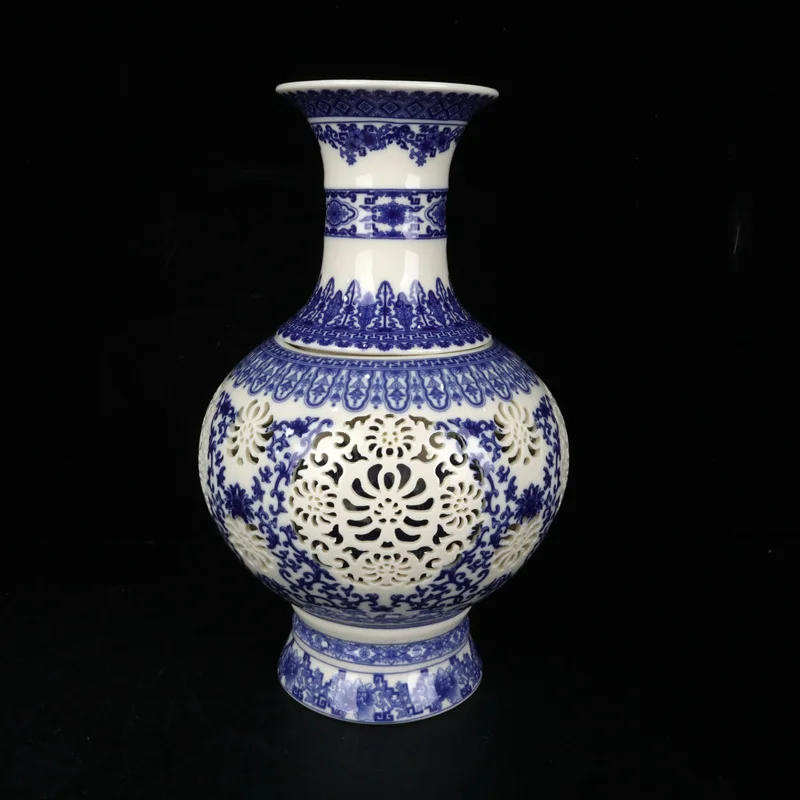 

Антикварная коллекция, старинное производство, китайская династия цианлонг, сине-белая резная бамбуковая бутылка, ландшафтный рисунок Li