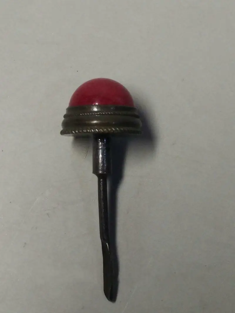 Статуэтки из красного нефрита 2 шт