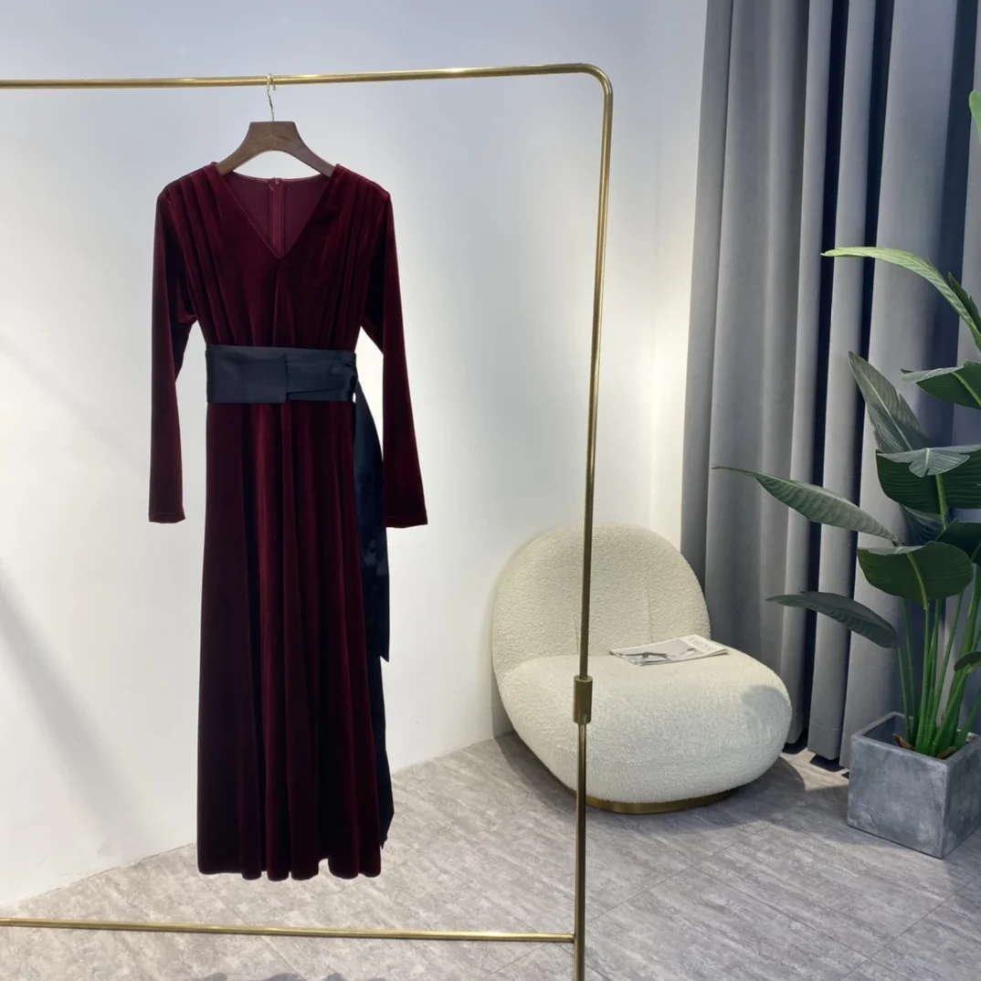 

2022 Spring New Arrival Women Fashion Burgundy Long Sleeve Elegant Velvet Dress Vintage Style Party