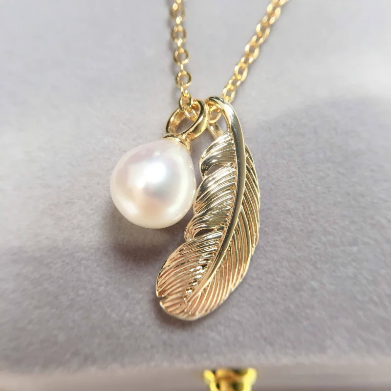 

Vintage Feather Necklace Boutique Craft Natural Freshwater Pearl Pendant Clavicle Chain 18K Gold Plated Color Preserving Jewelry