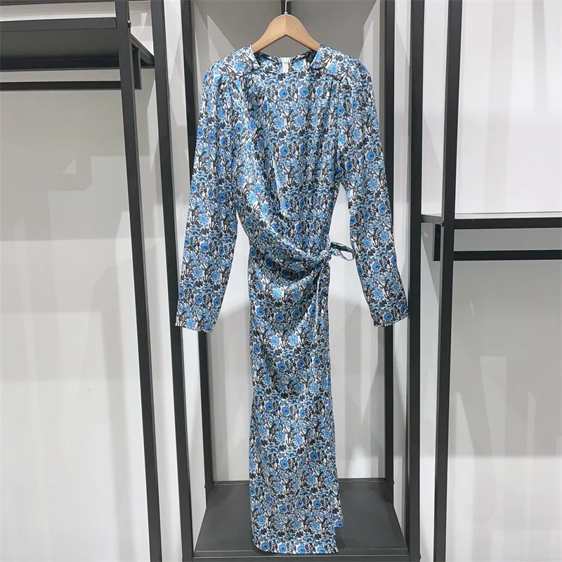 

Плиссированное платье с цветочным принтом и круглым вырезом для ранней осени 2023