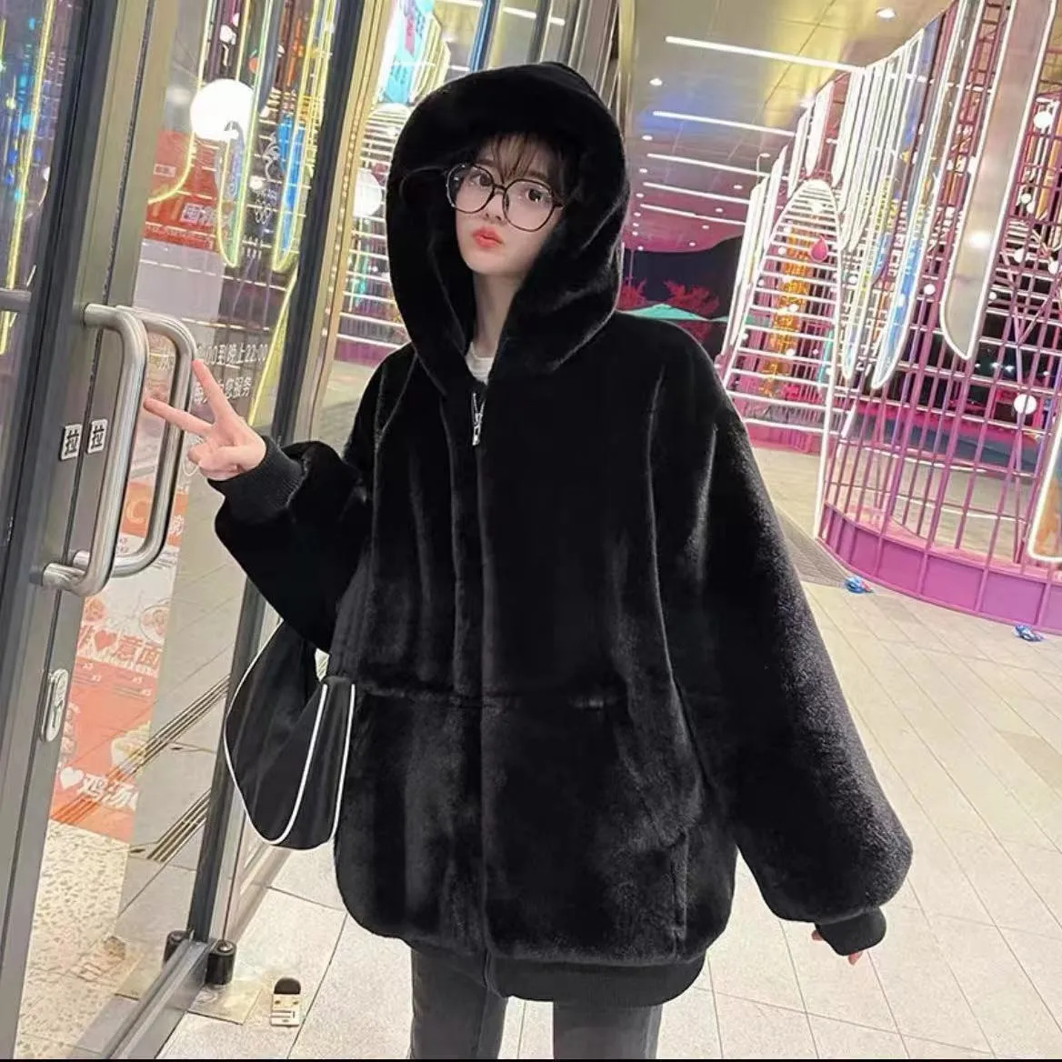 2022 New Winter Women's Lamb Wool Thick Coat Fashionable Women's Loose Thick Coat Solid Color Women's Winter Wool Coat