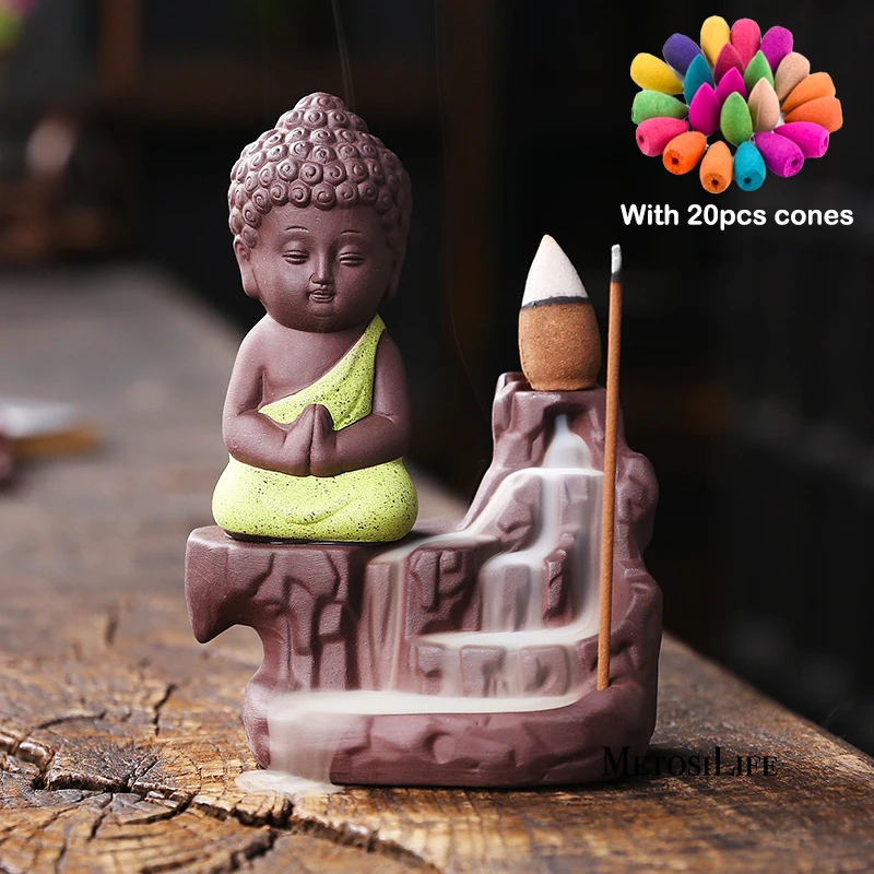 Керамическая курильница с маленьким монахом и задним потоком статуя Будды Maitreya