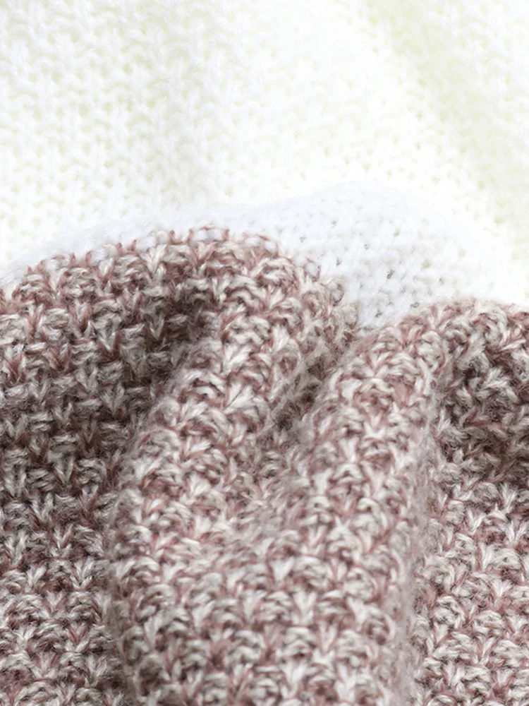 Женский свободный свитер в полоску с длинным рукавом и круглым вырезом 2023