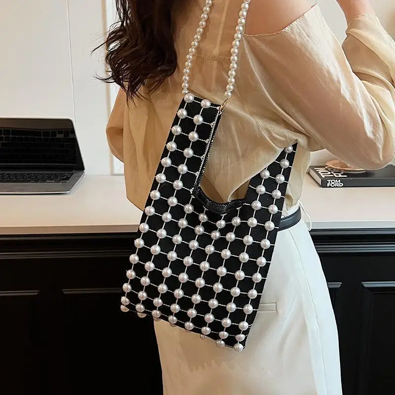 Женская трикотажная летняя сумка через плечо маленькая нишевая с жемчужной