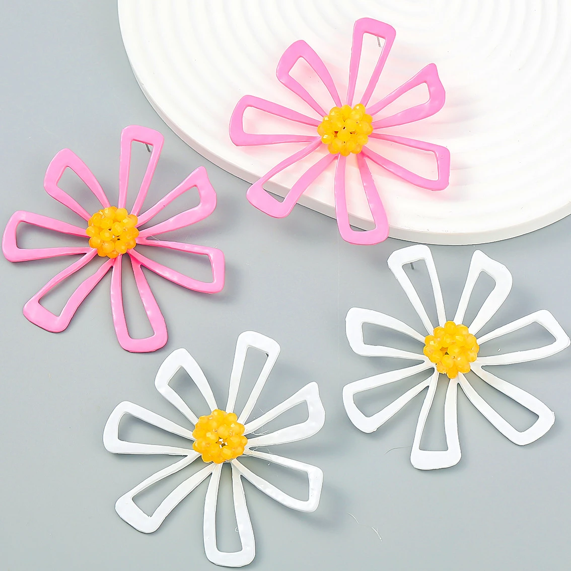 

Bohemian Hollow White Big Flower Earrings for Woman Party Casual