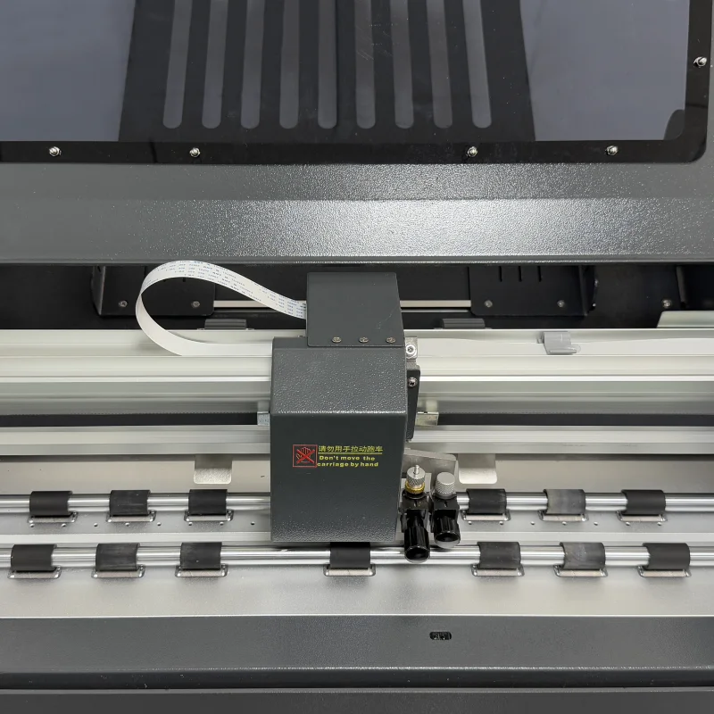 Фото Высокоскоростной плоттер для высечки и резки этикеток с автоматической подачей, двумя режущими головками и функцией биговки №3