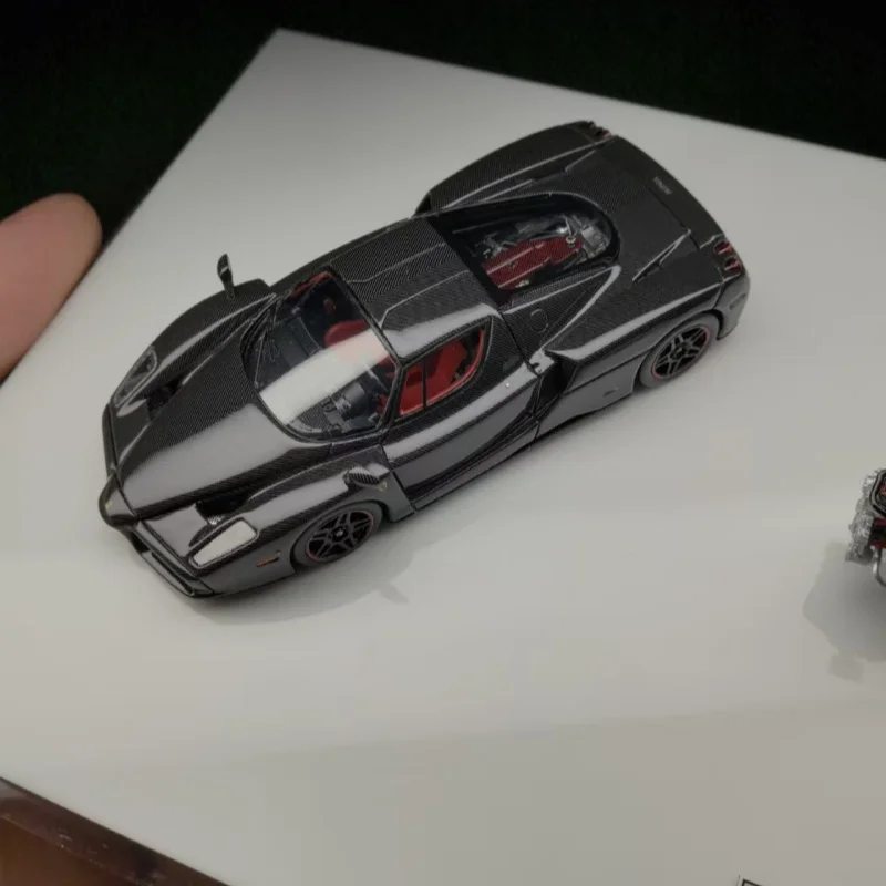 1:64 синий красный черный карбоновая версия энзодвигатель первый выпуск