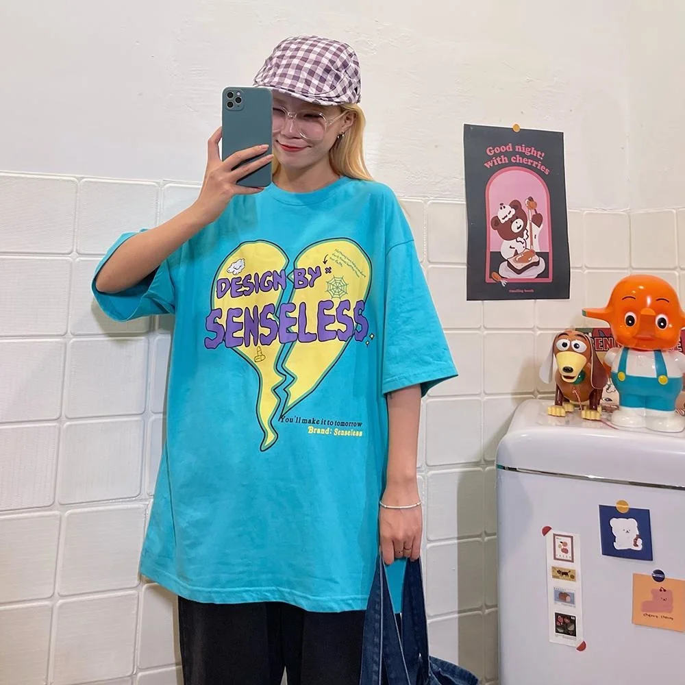 Женская футболка с коротким рукавом круглым вырезом и принтом |