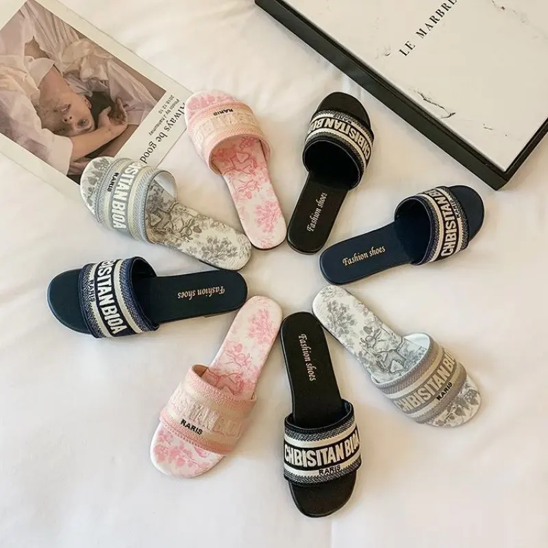 

Net Red Sandal Women Wear 2021 New D Embroidered Letter Slippers Outside in Summer Vacation Beach Word Slipper Women