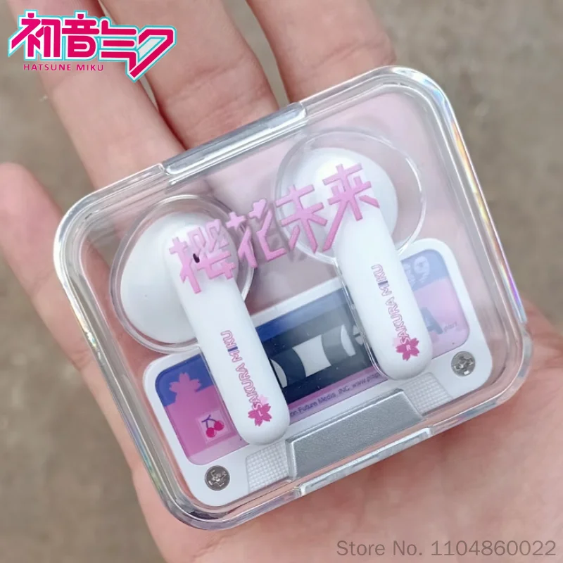 Фото Официальные беспроводные Bluetooth-наушники Hatsune Miku Sakura Future Happy Travel Series с водонепроницаемостью и шумоподавлением для путешествий на открытом воздухе №1