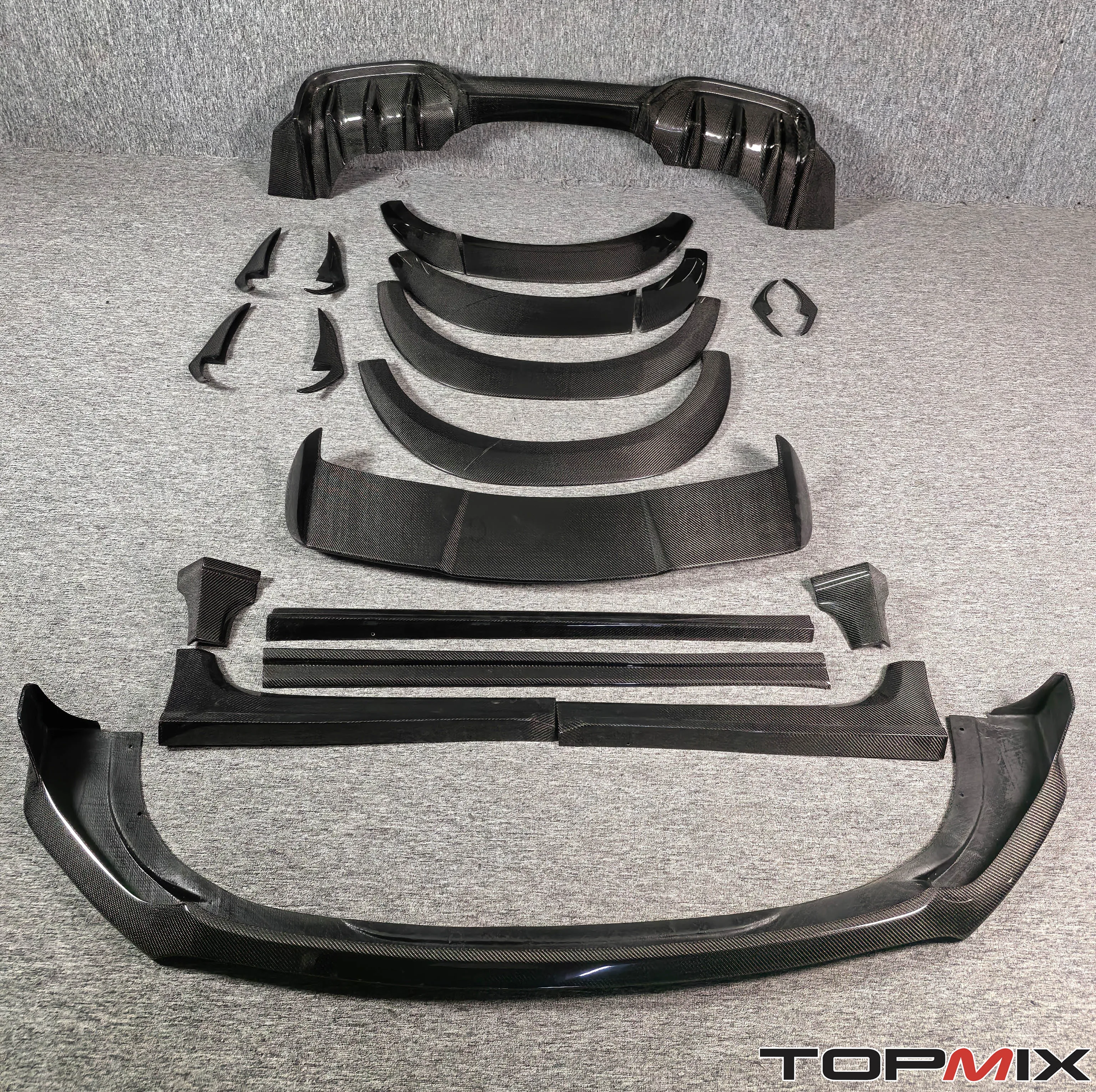 Обвес из настоящего углеродного волокна подходящий для Mercedes Benz 2021+ EQA