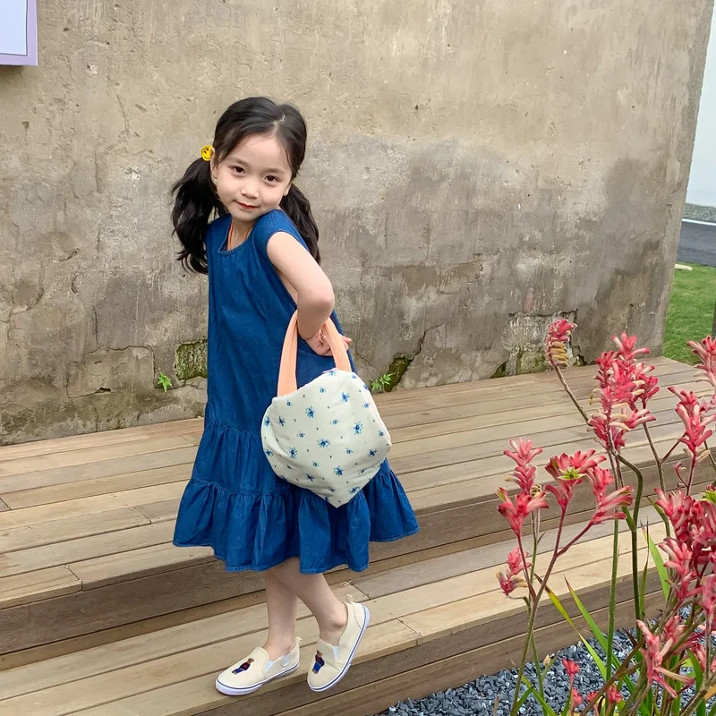 

Новинка лета 2022, платье для девочек, детское джинсовое платье-трапеция без рукавов, Детская свободная однотонная одежда