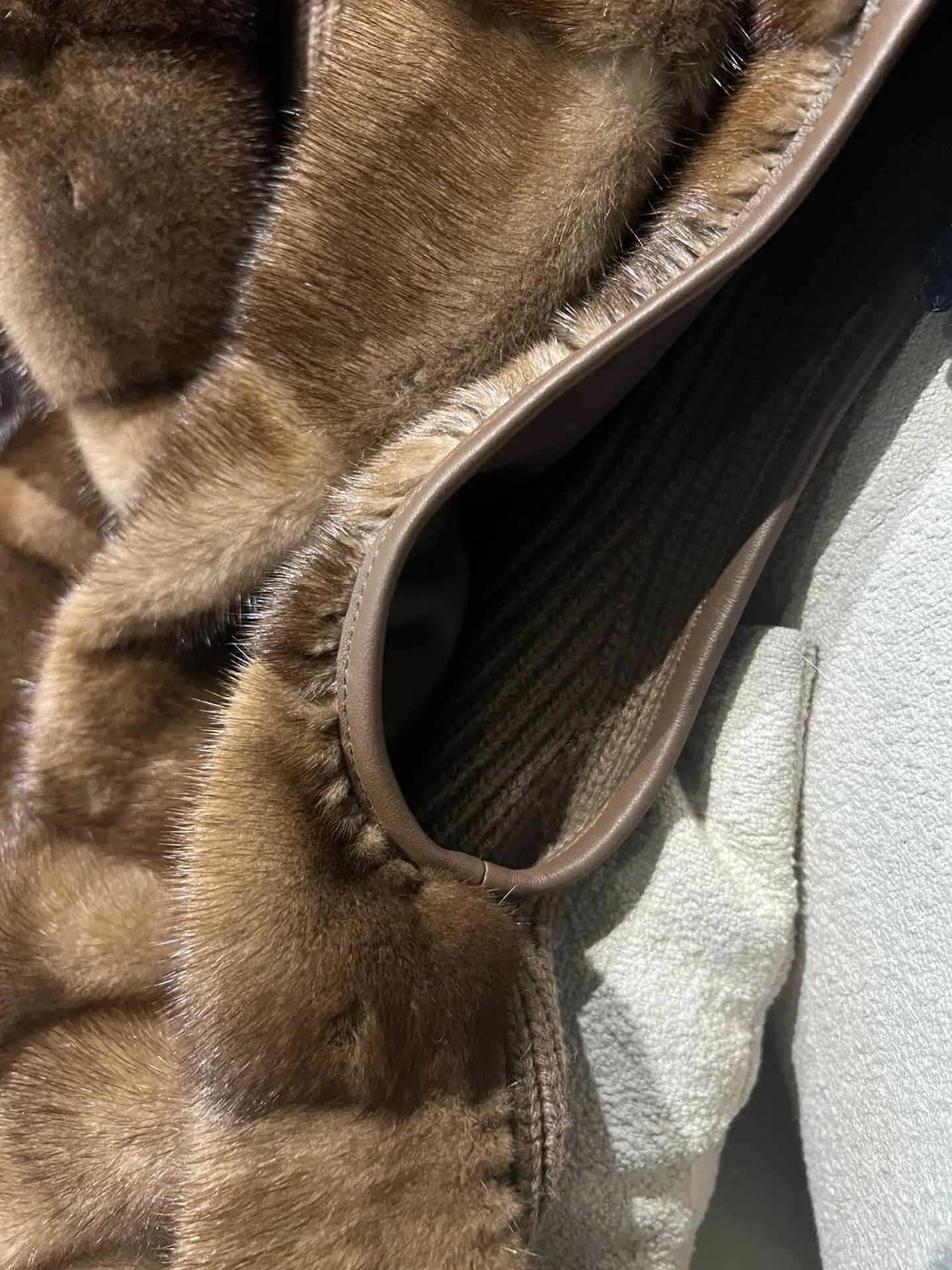 Рисунок 6 - Норковый кашемировый вязаный жилет