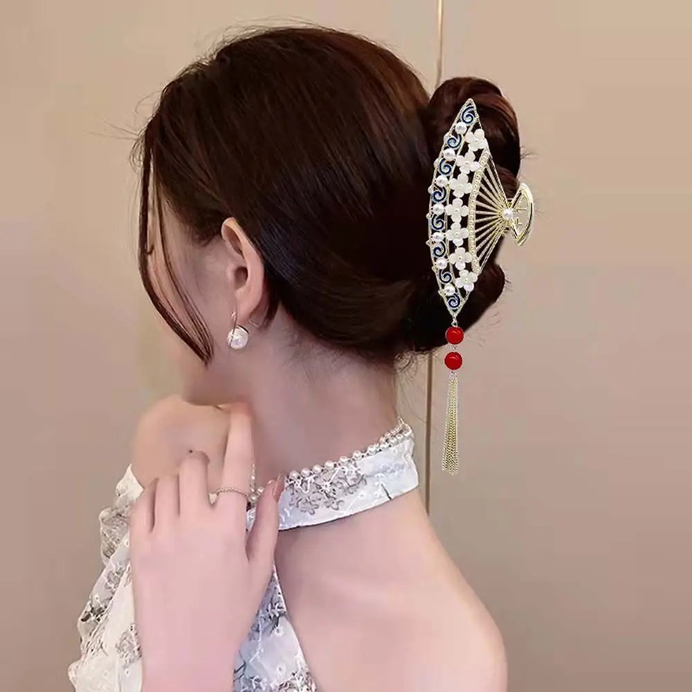 

2022 Korean New Hair Claw Barrettes For Women Fashion Girl Metal Geometric Hollow Out Headwear Hair Accessories Crab Hair Clip
