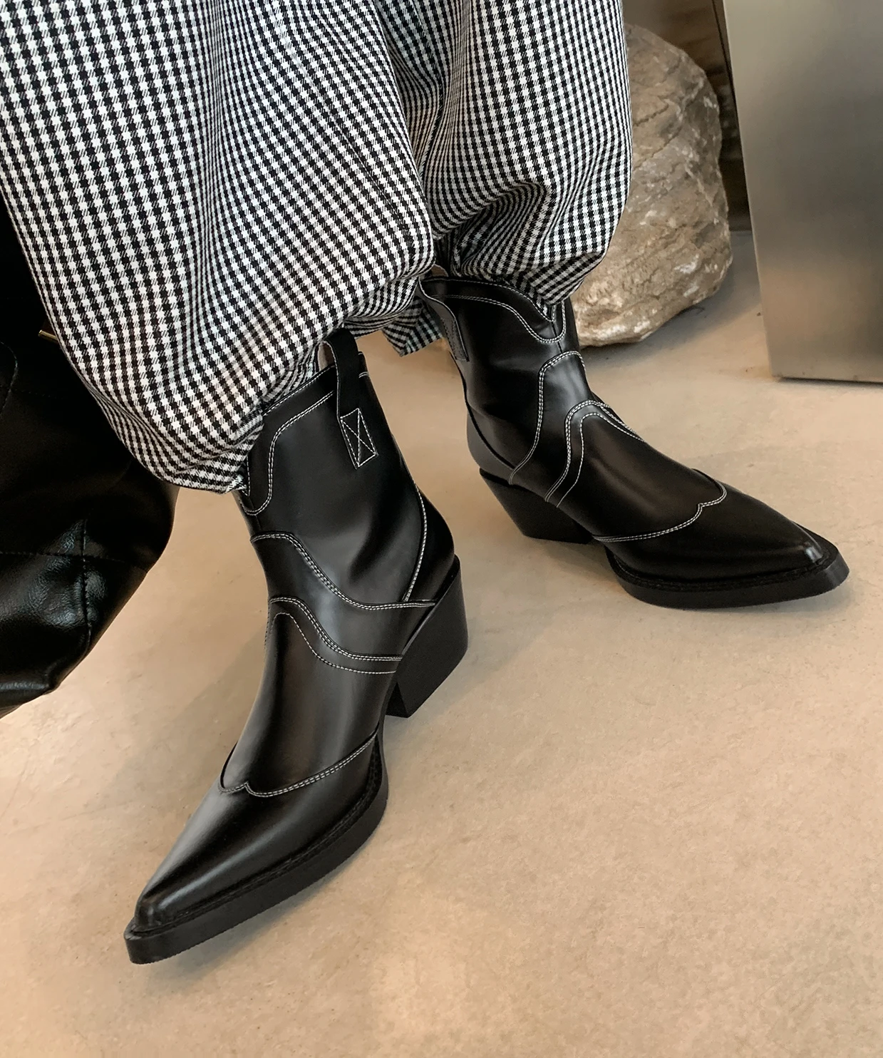 Leather Western Boots New Mid-Heel Pointed Sleeve Cowhide Cowboy Short Boots Ladies Fashion Slip-On Calf Boots