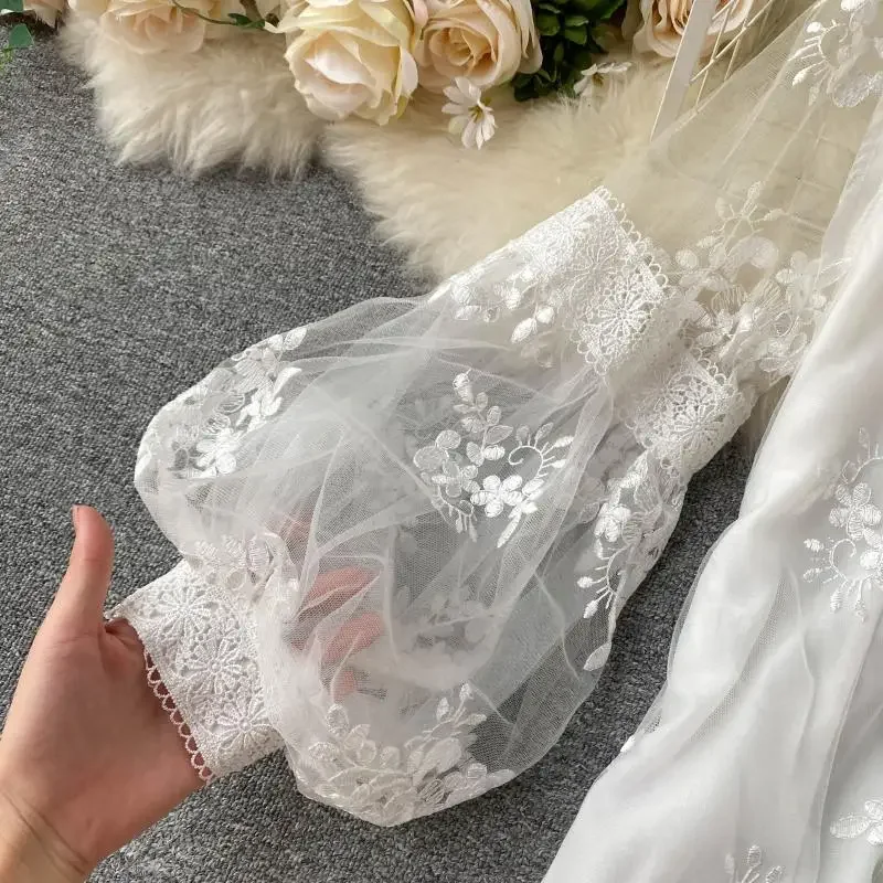 Женская кружевная блузка с воротником-стойкой