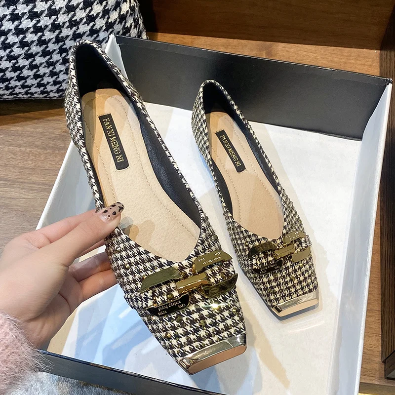 

Туфли женские на плоской подошве, повседневные, с металлической пряжкой, в клетку, с закрытым носком, тысяча птиц, весна-осень 2023