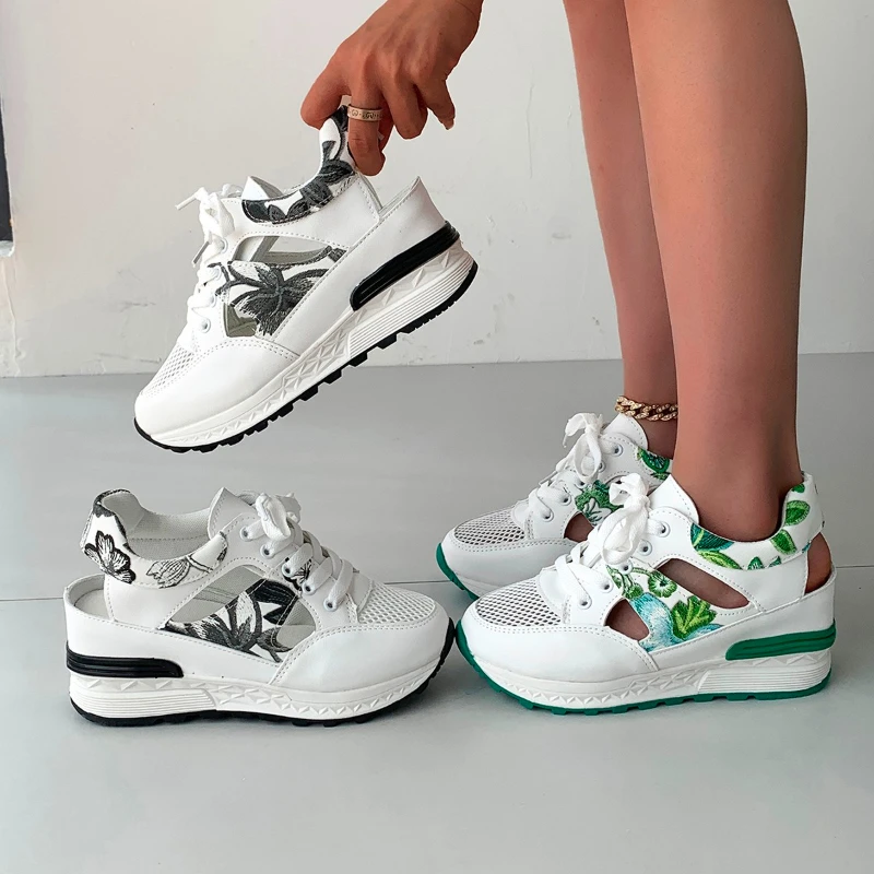 Новый стиль декоративные модные сандалии с круглым носком и цветной вышивкой