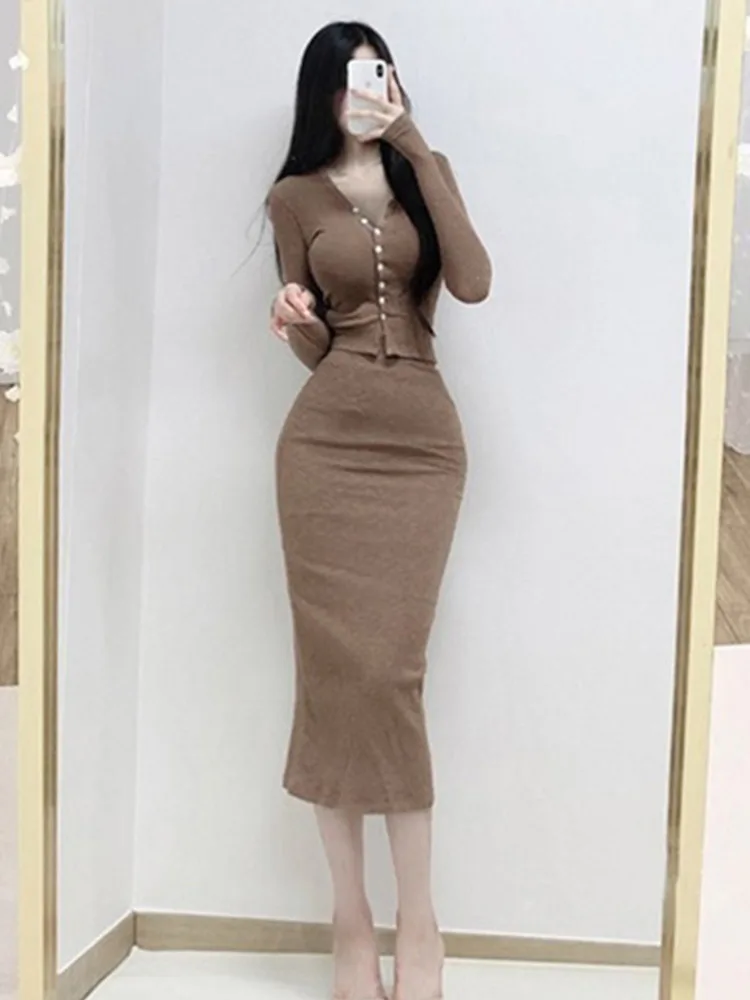 

Женский комплект из двух предметов, корейский пикантный комплект с юбкой с V-образным вырезом, Кардиган с длинным рукавом и длинная юбка с ра...