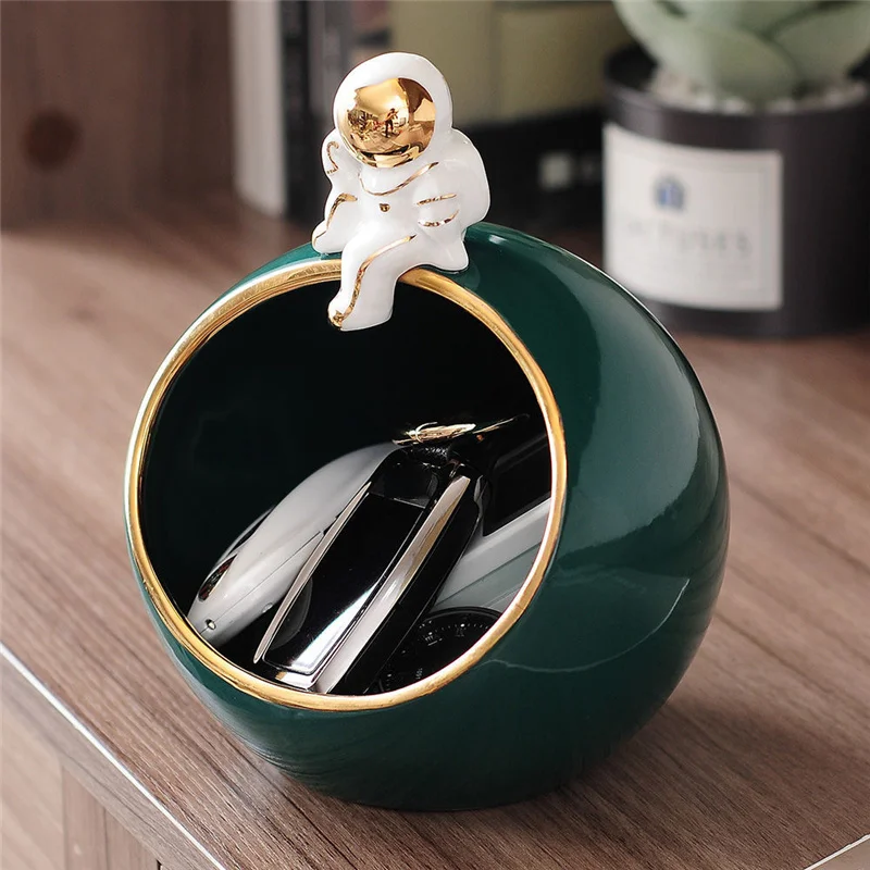 

Spaceman Nordic Astronaut Ashtray Fruit Tray Key Candy Snack Storage Box Status Ornaments Living Room Wine Cabinet Decoration