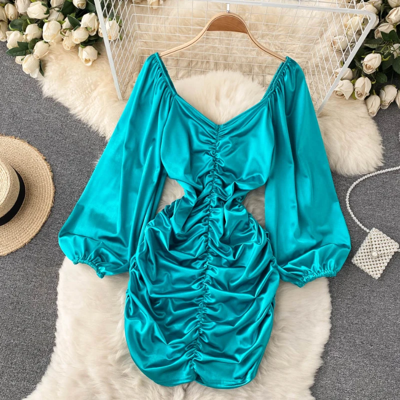 Женское облегающее платье-карандаш выше колена с длинным рукавом и V-образным