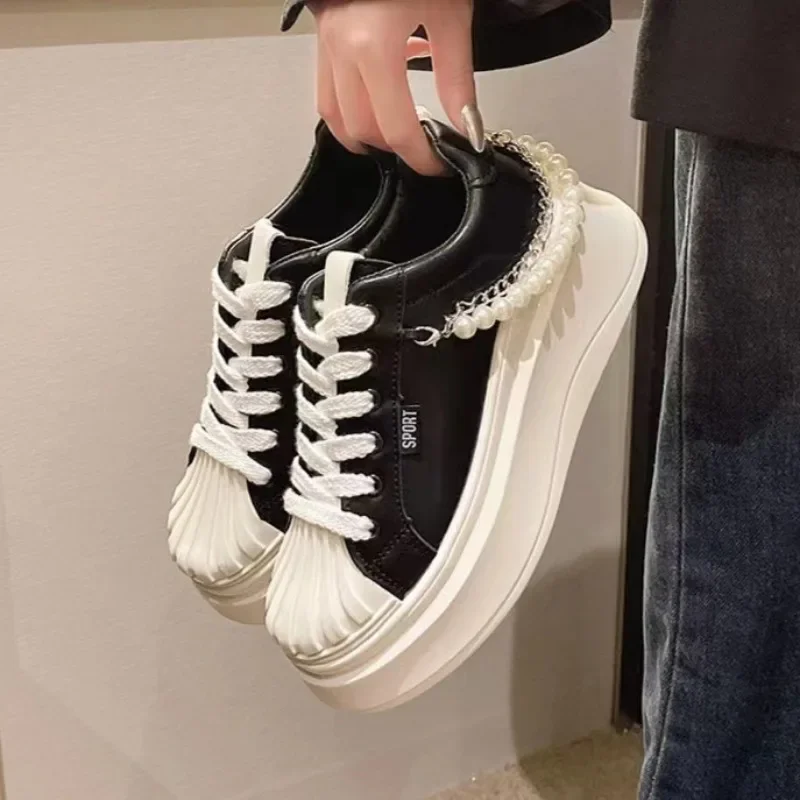 Корейская версия женская спортивная обувь с жемчужной цепочкой растворенная