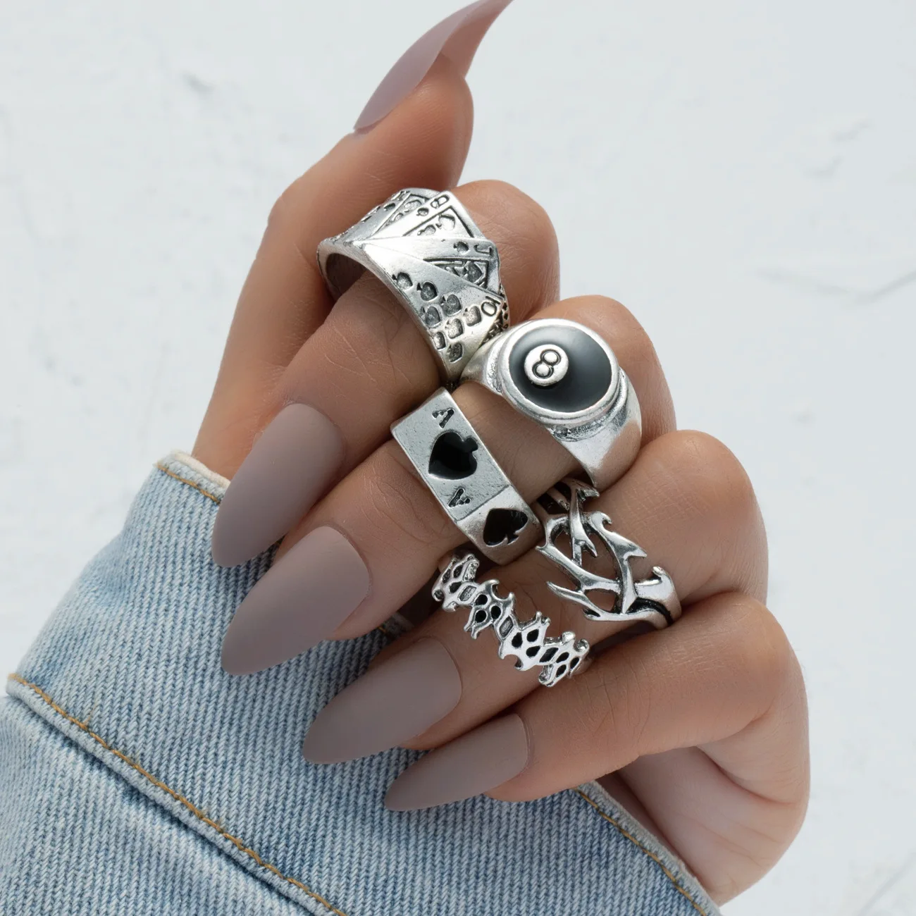 

Punk Style Hip Hop Rings 5 Piece Set Fashion Trend New Billiards Playing Cards Hollow Decoration Index Finger Ring Set For Women