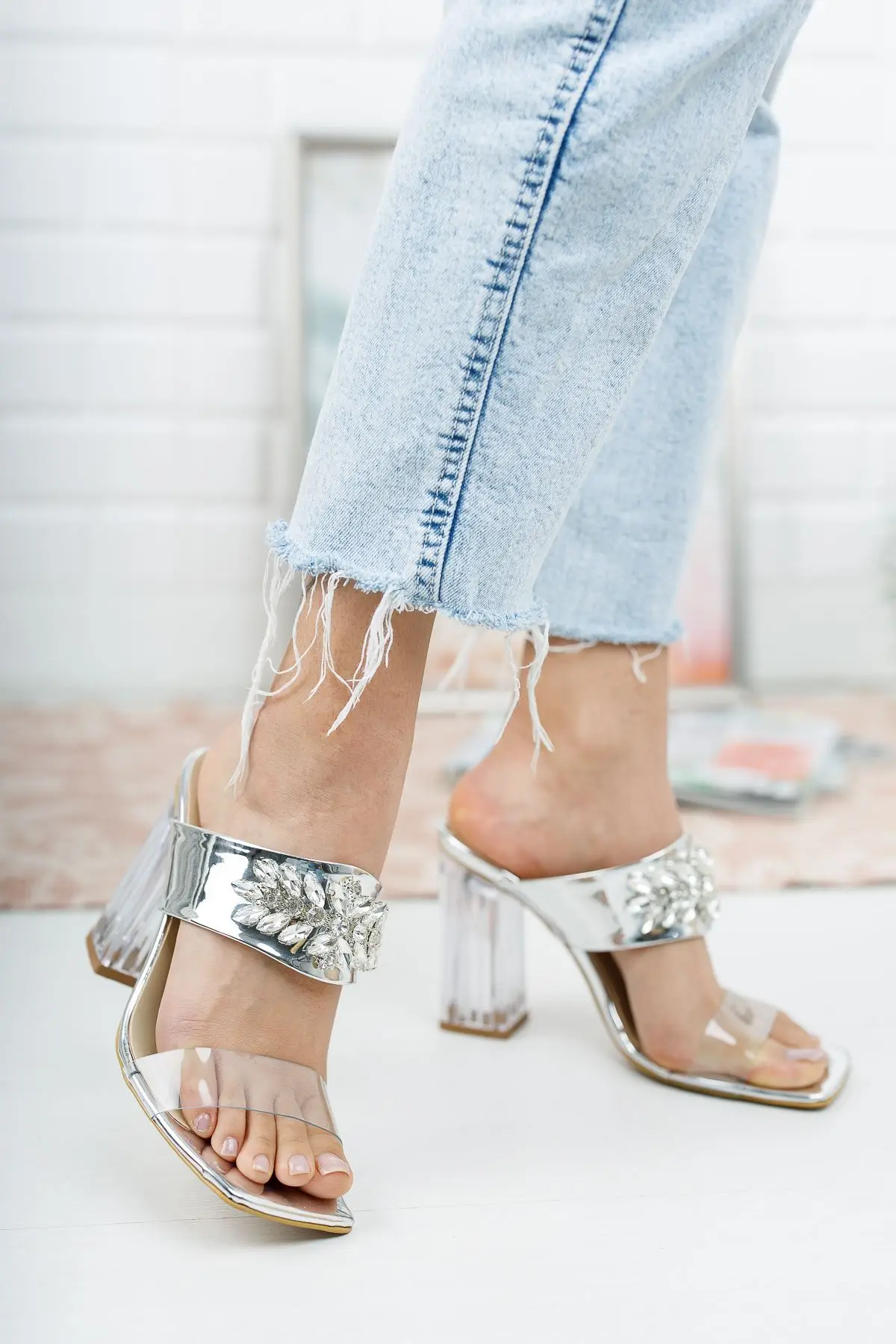 

Women's Fashion Handmade Special Slippers With Mirror Stony Heels