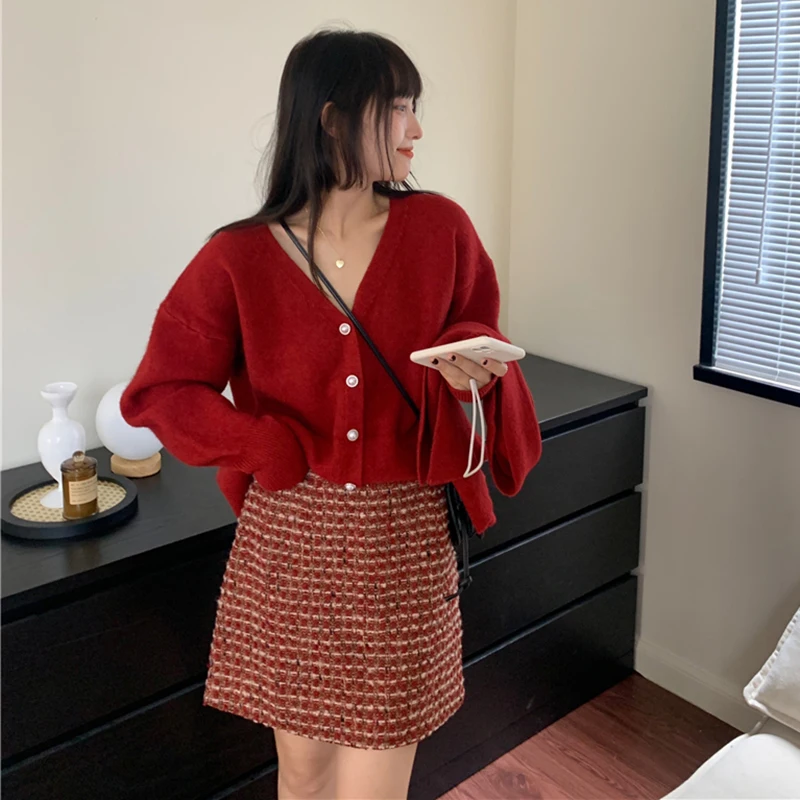 

Women 2022 Spring Autumn V-neck Knitted Cardigan Sweater Top + High Waist Plaid Mini Skirt Set Vintage Chic 2 Pieces Suits M04