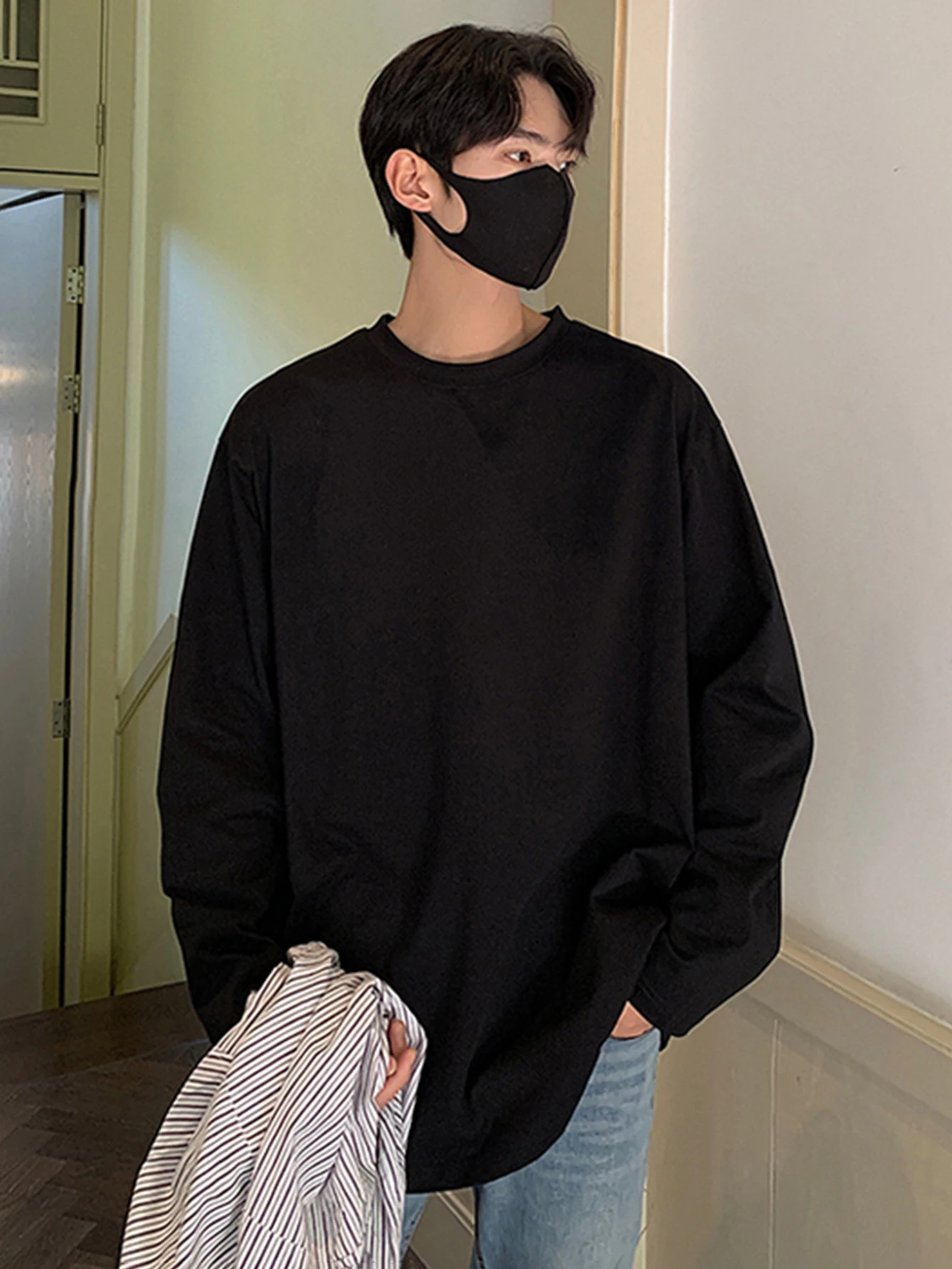 Футболка мужская оверсайз с длинным рукавом и круглым вырезом однотонная