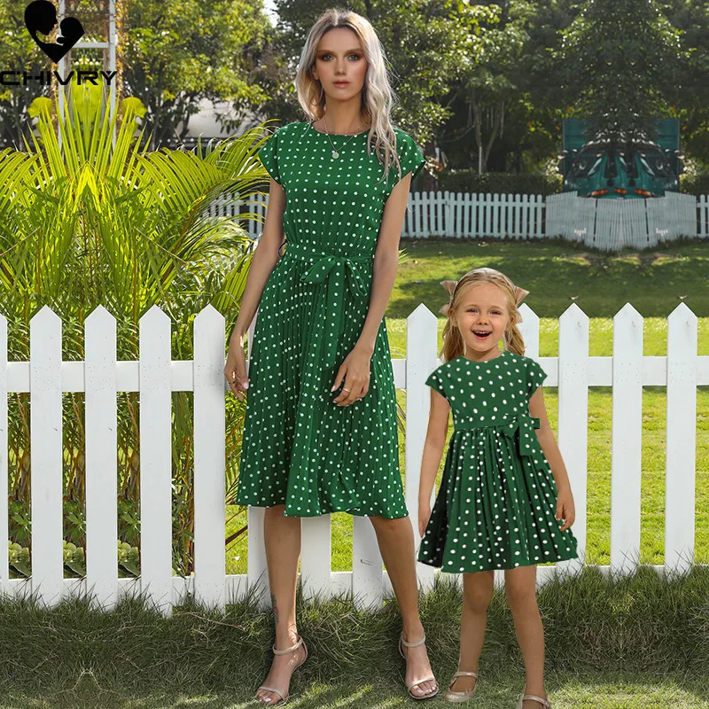 

Новинка 2022, летнее свободное платье Chivry для мамы и дочки, повседневные платья в горошек с круглым вырезом и коротким рукавом для всей семьи