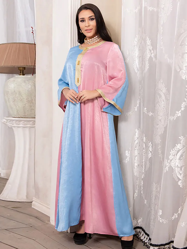 Женское длинное платье в арабском стиле